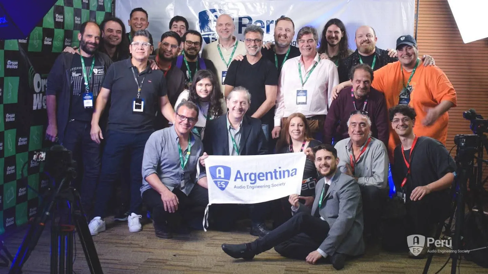 Integrantes de AES Argentina y AES Perú reunidos durante AES LAC 2026 en Lima.