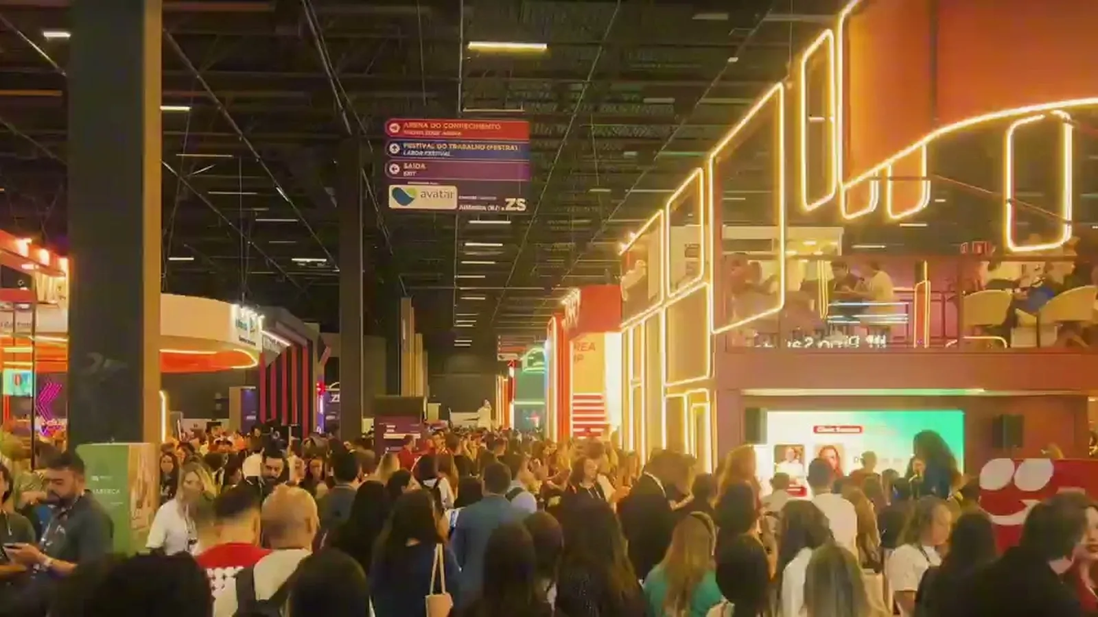 Visitantes recorren la feria de CONARH 2026 en São Paulo Expo.