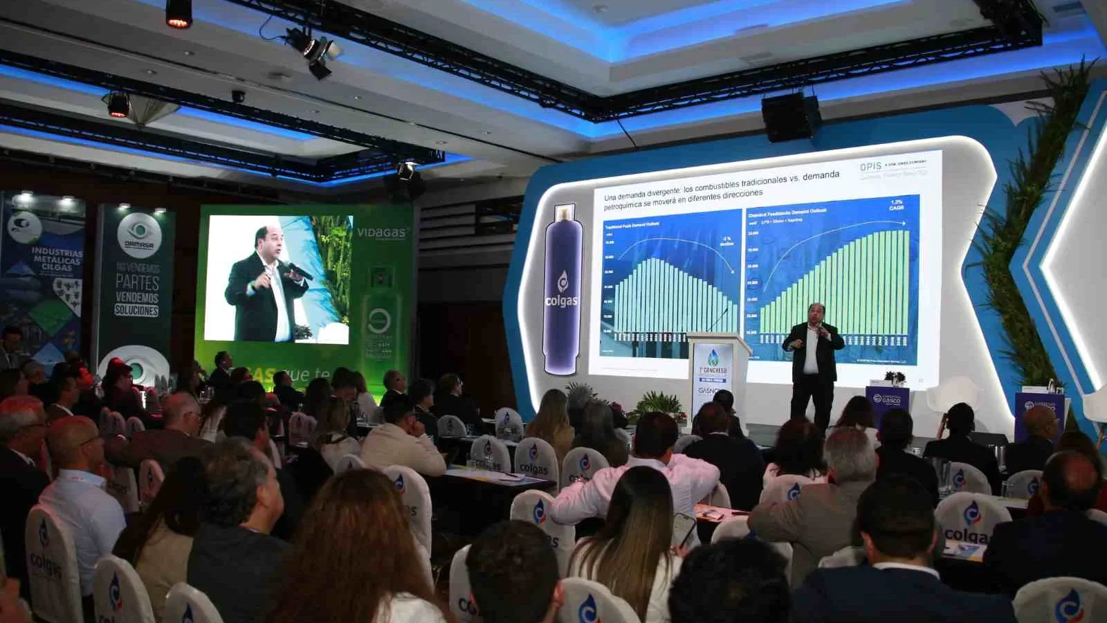Auditorio y escenario usados por GASNOVA como imagen oficial de su octavo congreso internacional del GLP.