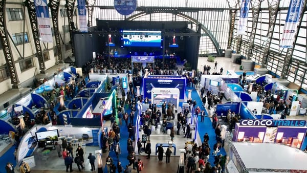 Vista general de la exposición y sus asistentes dentro de la Estación Mapocho durante Smart City Expo Santiago 2026.